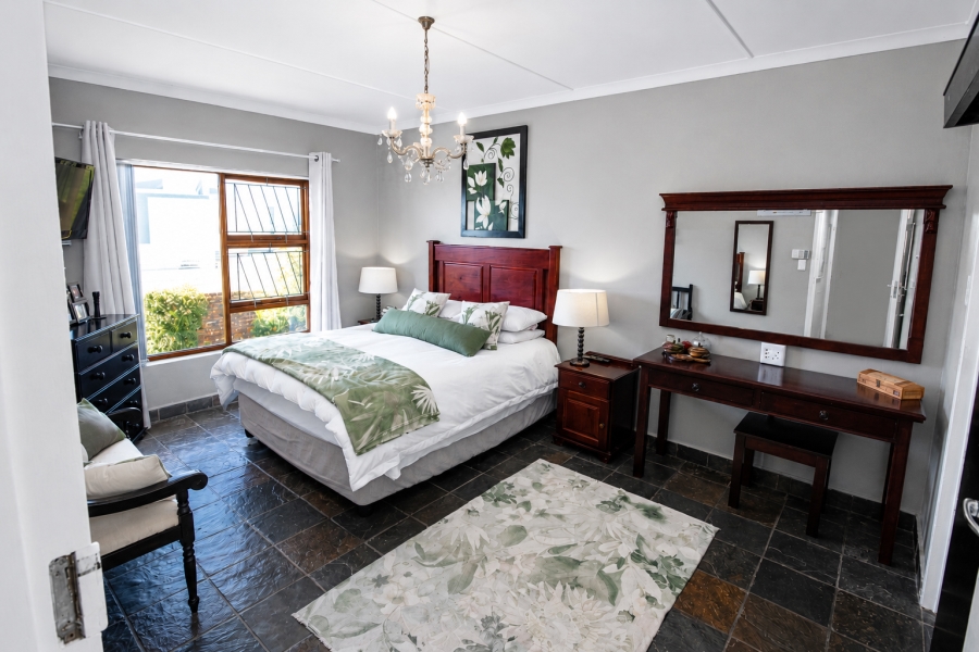 5 Bedroom Property for Sale in Wavecrest Eastern Cape